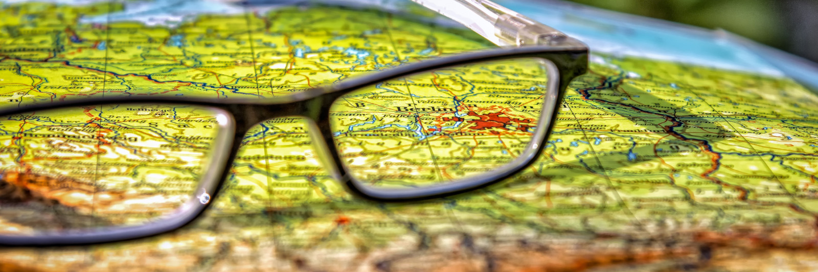 Brille liegt auf Deutschlandkarte