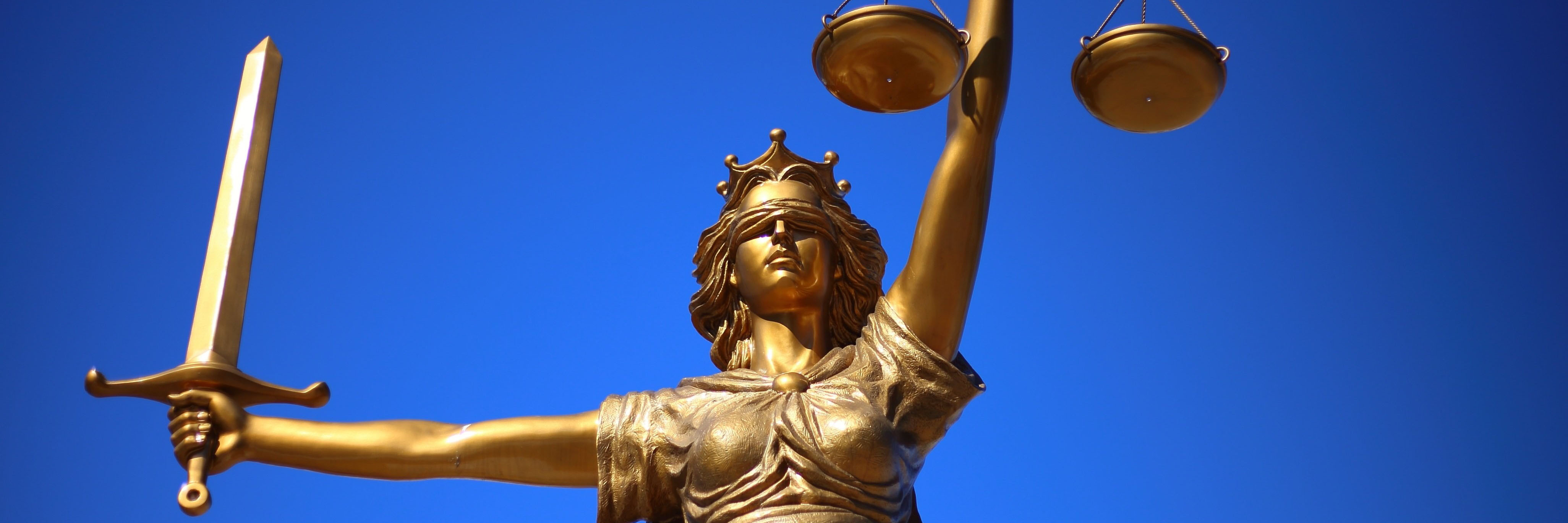 Figur Justizia in Bronze